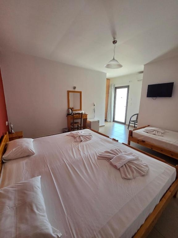 Guest room with balcony and terrace access
